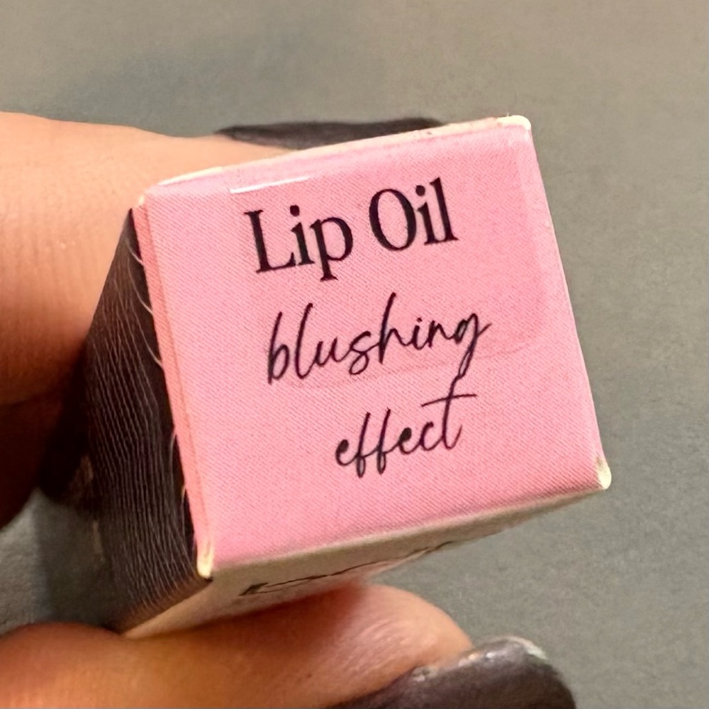 Clear to Pink Lip Oil - Picture 5 of 6